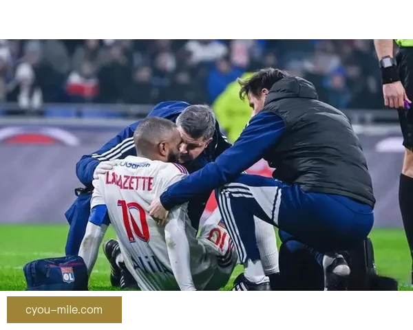 拉卡泽特依然扛起里昂锋线大旗高效进球并担当更衣室精神领袖核心