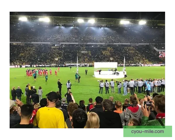 格策中场指挥如行云流水展现从容与智慧