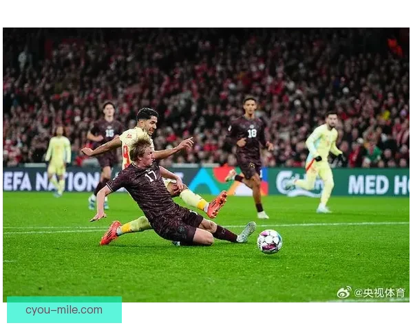 西班牙客场战胜丹麦成功锁定小组头名晋级形势明朗